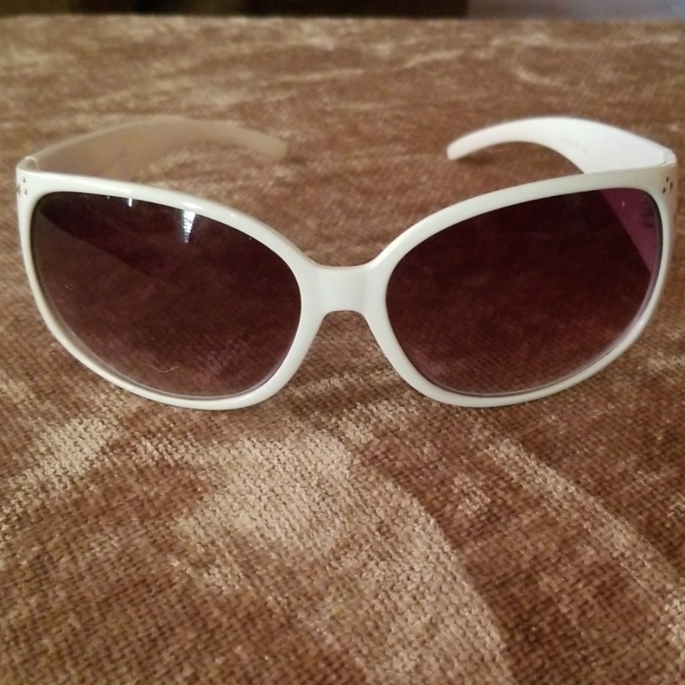 Sunglasses - 3 pair - Picture 5 of 6